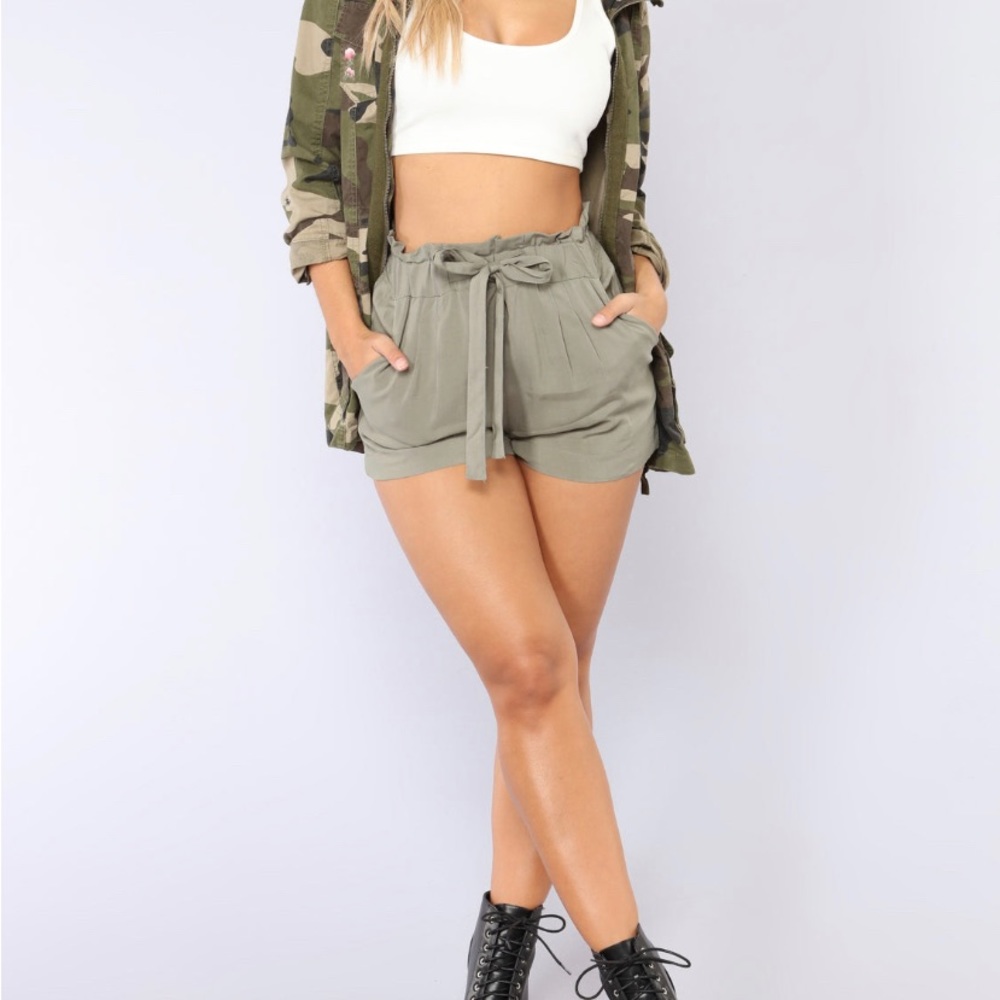 Women Olive High Rise Tie Waste Shorts sz L